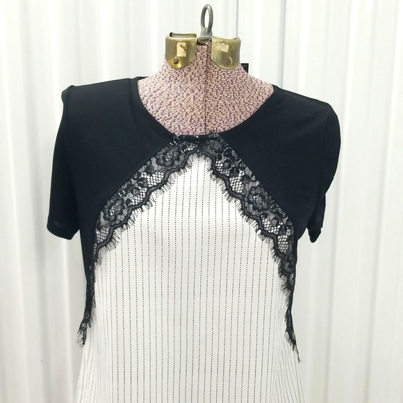 Worthington Black and White Striped with lace and Keyhole detail Top - Picture 3 of 7